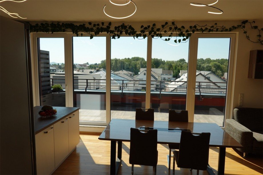 K�che Esszimmer mit Fensterf Penthousewohnung Gro�-Zimmern