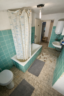 12 - Badezimmer Gro�z�gige Dachgeschosswohnung mit Panoramablick, in Bensheim-Auerbach