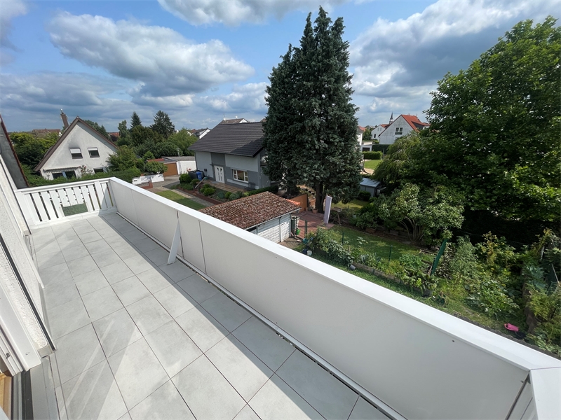 17 - Balkon Dachgeschosswohnung Gro�-Zimmern
