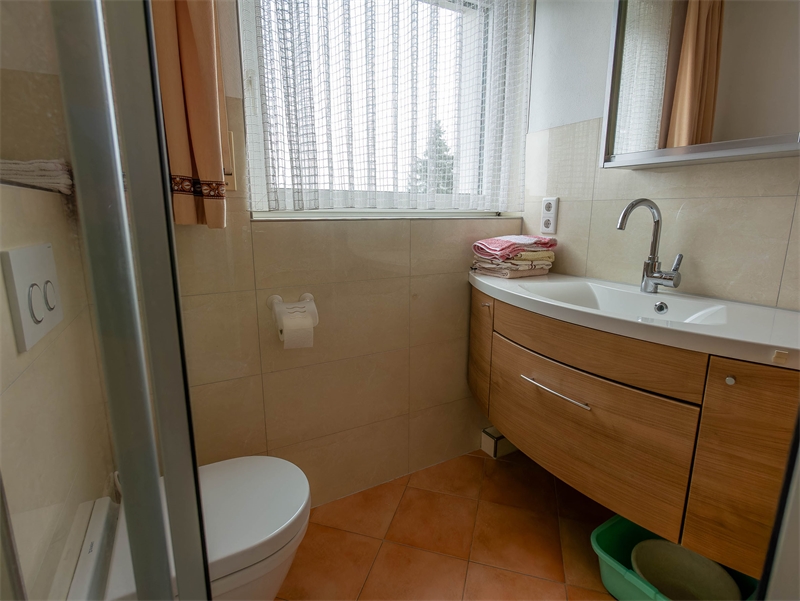 21 - G�ste WC Mehrfamilienhaus Ro�dorf