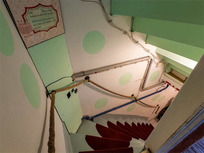 30 - Treppe zum Keller Mehrfamilienhaus Ro�dorf