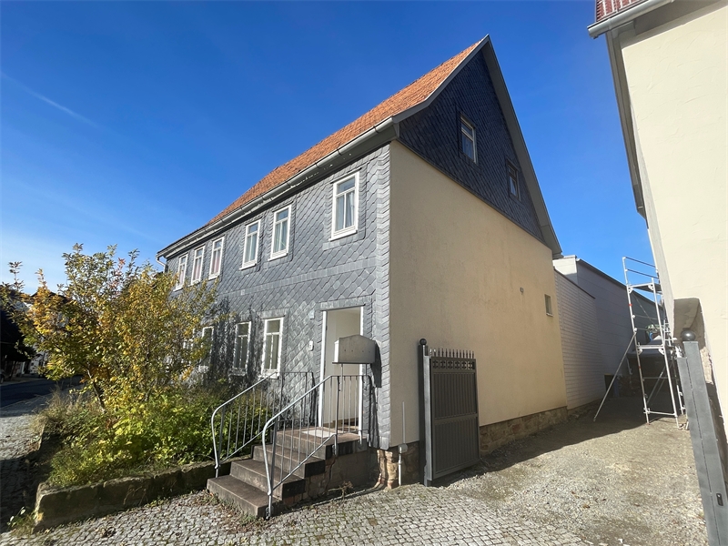 4 - Wohnhaus Seitenansicht Zweifamilienhaus Schleusingen