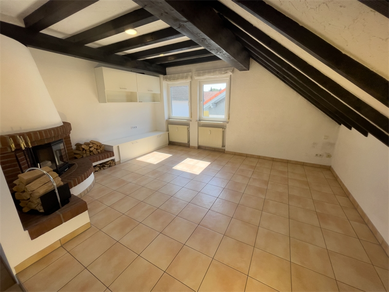 3 - Wohnzimmer Dachgeschosswohnung Gro�-Zimmern