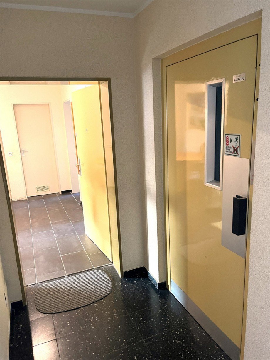 5 - Wohnungseingangst�re mit A Etagenwohnung Bad Nauheim