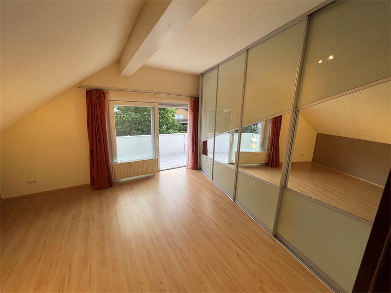 7 - Schlafzimmer Dachgeschosswohnung Gro�-Zimmern