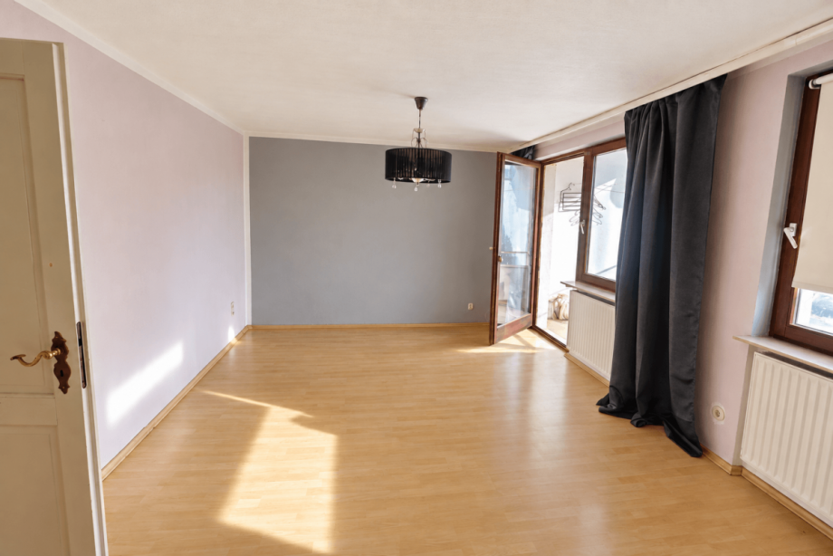12 - Lichdurchflutetes Schlafzimmer im OG mit Zugang zum Balkon Reihenmittelhaus Goldbach