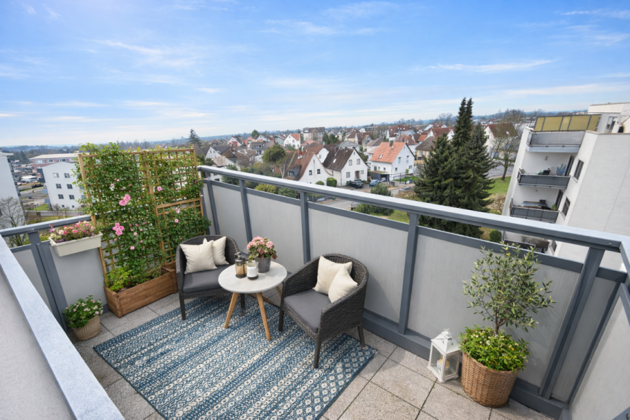 17 - Balkon (virtuelles Staging) (2) Dachgeschosswohnung Bensheim