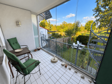 17 - Wintergartenbalkon mit Blick ins Gr�ne Gro�z�giges 1-Zimmer-Apartment mit Wintergarten-Balkon, Gartenanteil & Stellplatz, in Gro�-Zimmern