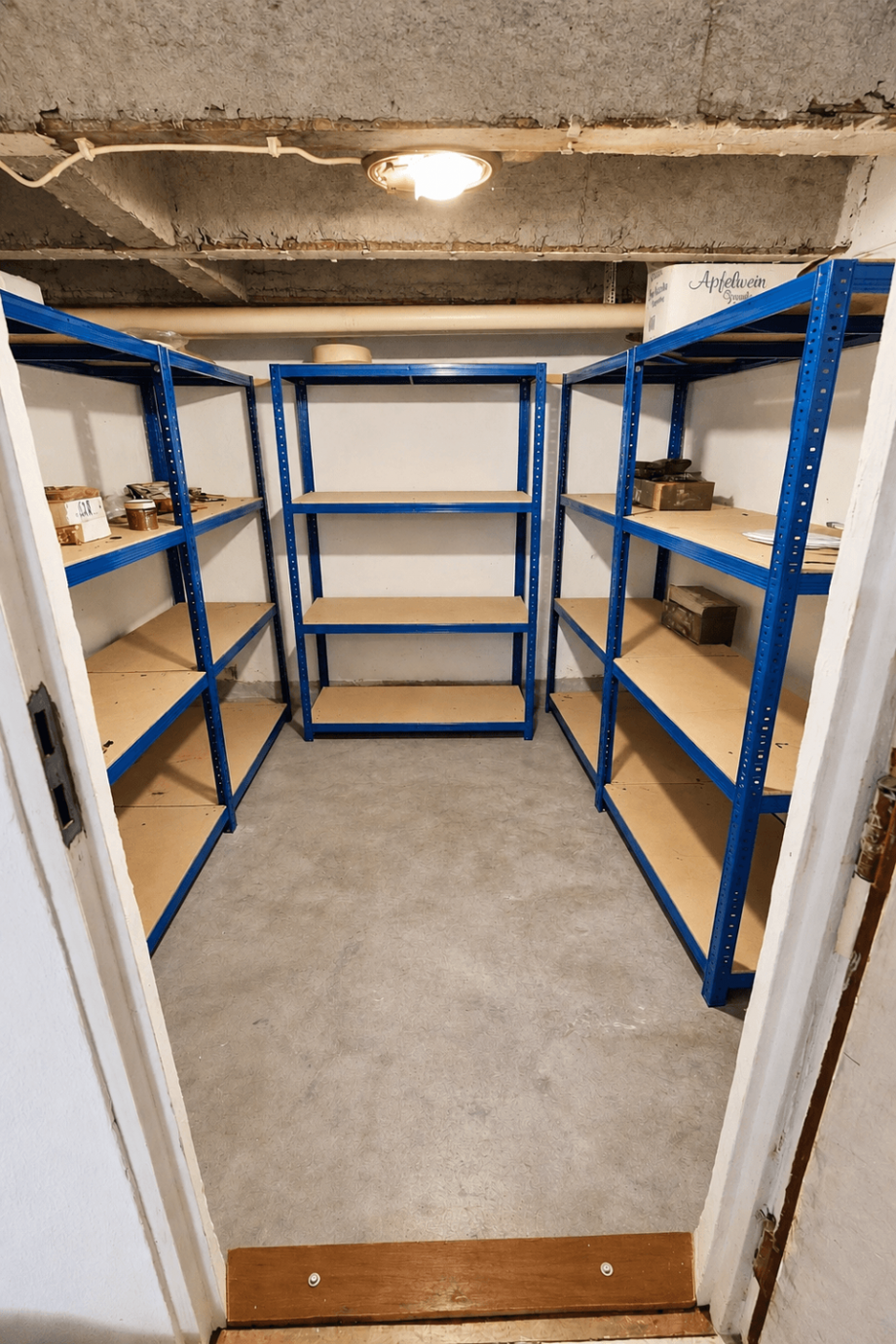 22 - Kellerraum mit Regalsystem Reihenmittelhaus Goldbach