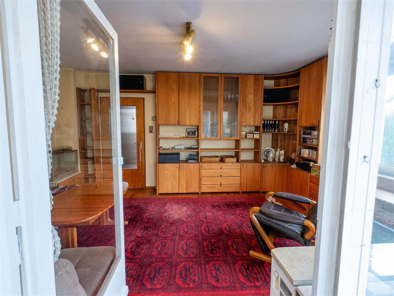 25 - Wohnzimmer 1. OG. Mehrfamilienhaus Ro�dorf