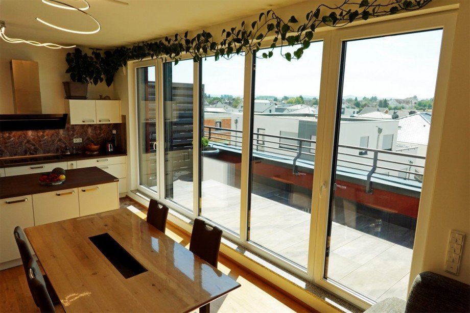 Blick auf die Terrasse Penthousewohnung Gro�-Zimmern