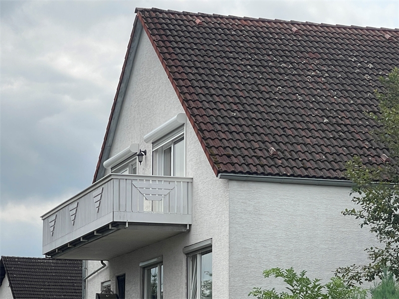 19 - Balkon Seitenansicht Dachgeschosswohnung Gro�-Zimmern