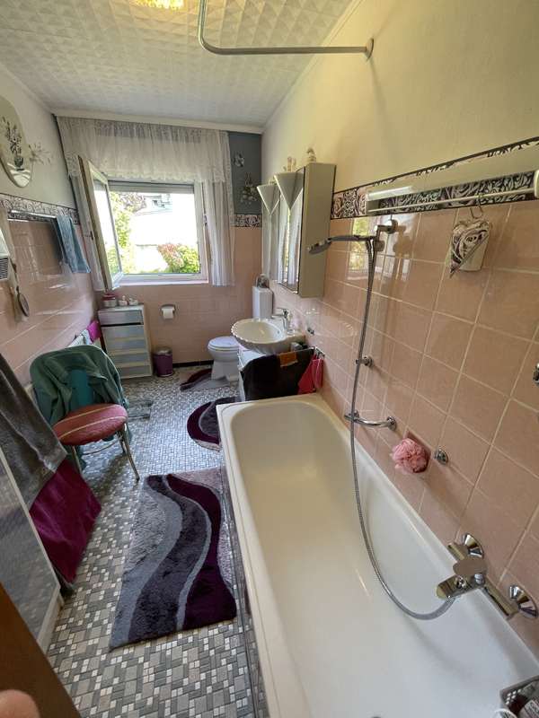 Bad1 Einfamilienhaus Gro�-Zimmern