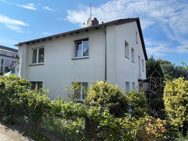 2 - Seitenansicht Wohnhaus Mehrfamilienhaus Ro�dorf