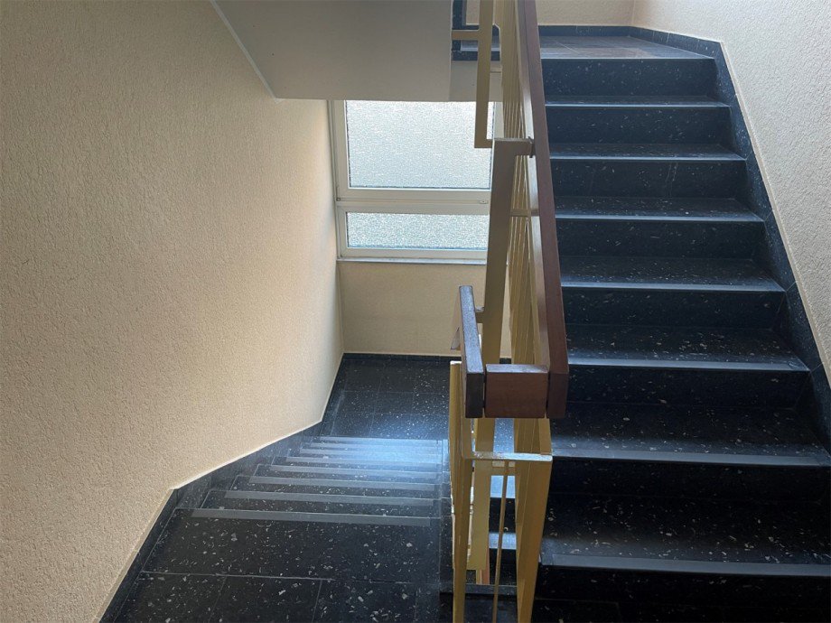 3 - Treppenhaus Etagenwohnung Bad Nauheim