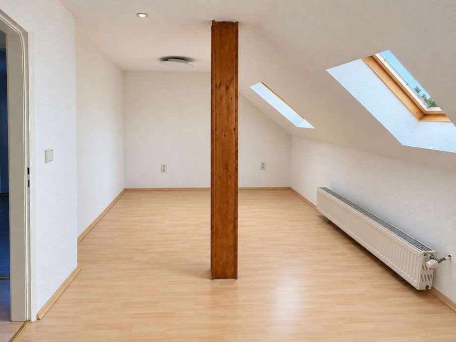 17 - Gro�er Dachgeschossraum - Ansicht 1 Reihenmittelhaus Goldbach