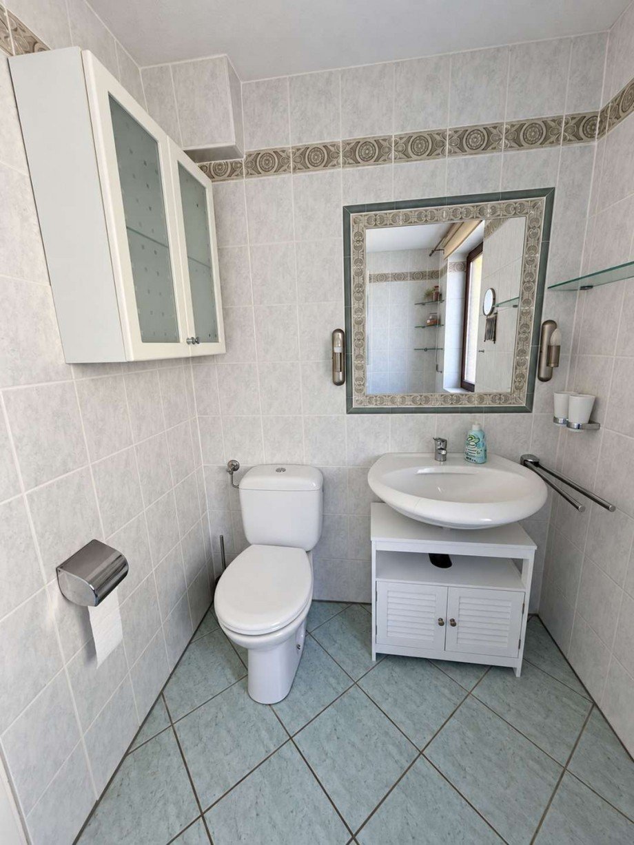 13 - Badezimmer im OG - Ansicht 2 Reihenmittelhaus Goldbach