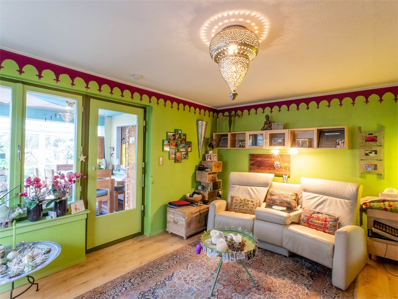 13 - Wohnzimmer EG Mehrfamilienhaus Ro�dorf