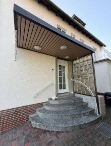 1.5 - Hauseingang Ger�umiges 1-2-Familienhaus mit sch�nem Grundst�ck in R�dermark-Urberach