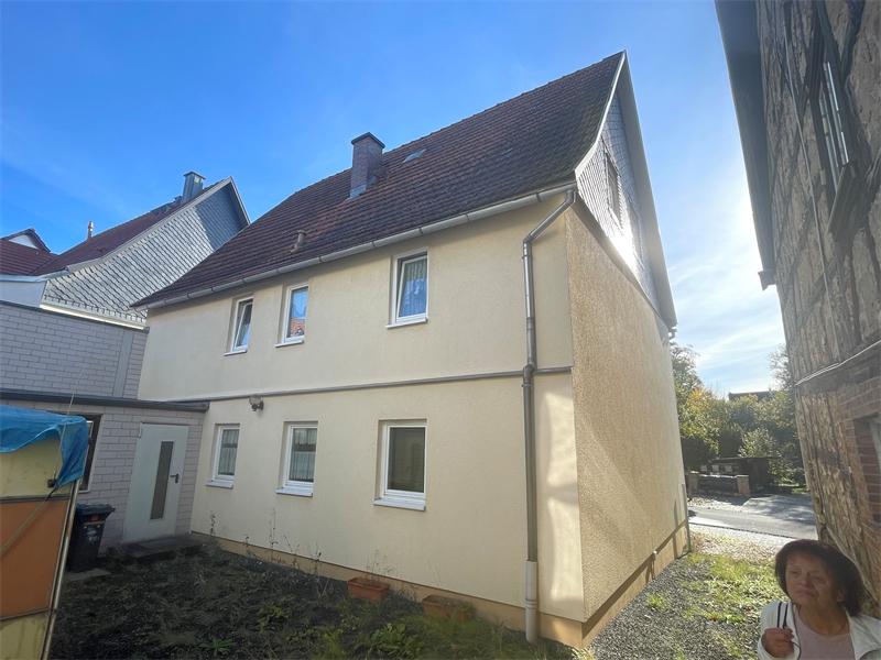 5 - Wohnhaus R�ckseite mit Hof Zweifamilienhaus Schleusingen