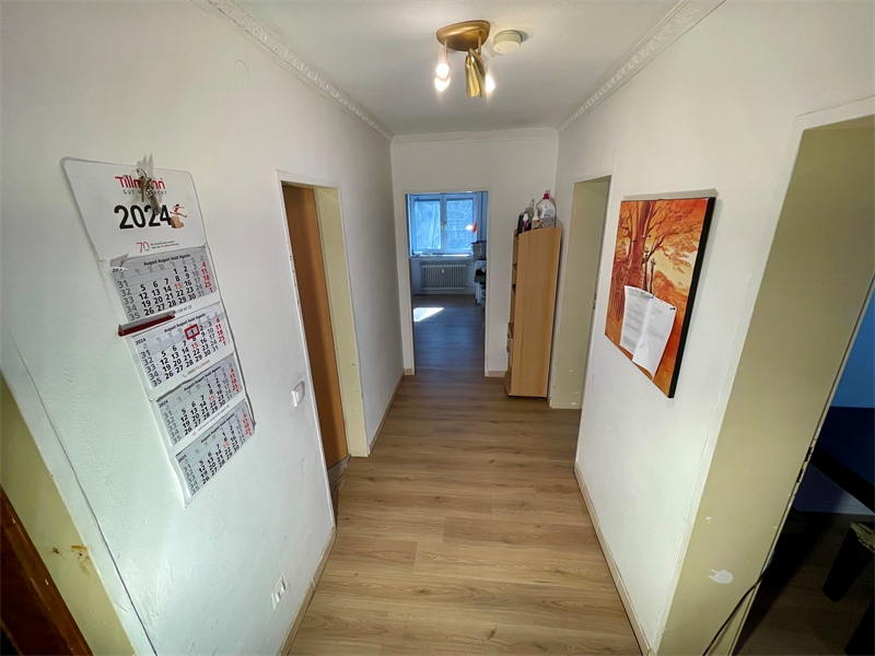 2 - Flur mit Blick in Richtung Erdgeschosswohnung Ober-Ramstadt