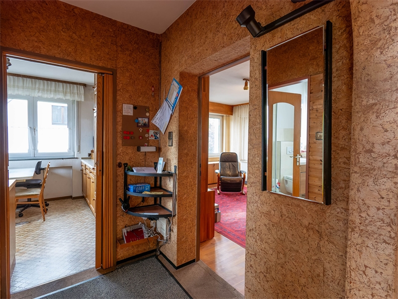 24 - Flur 1. OG. zum Wohnzimme Mehrfamilienhaus Ro�dorf