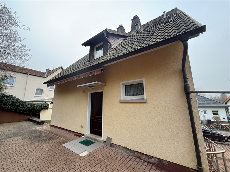 4 - Wohnhaus - R�ckansicht mit Einfamilienhaus Neu-Anspach